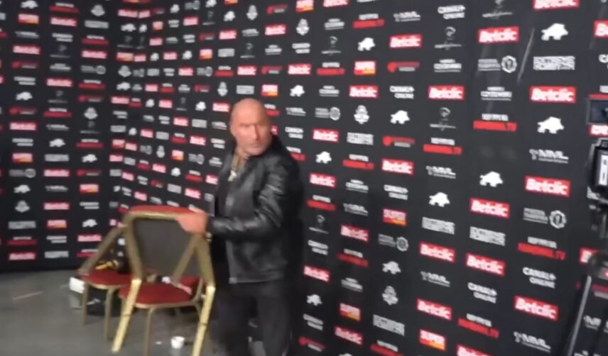 Marcin Najman rzuca krzesłem