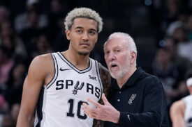 Jeremy Sochan i Gregg Popovich