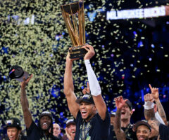 Milwaukee Bucks świętują wygraną w NBA Cup
