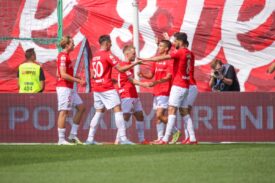 Wisła Kraków Pogoń Grodzisk Mazowiecki - Mariusz Kutwa cieszy się z gola