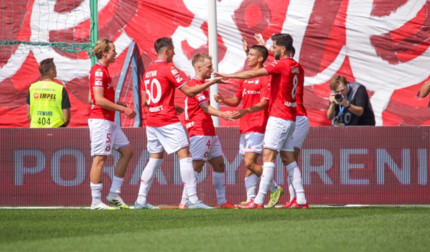 Wisła Kraków Pogoń Grodzisk Mazowiecki - Mariusz Kutwa cieszy się z gola