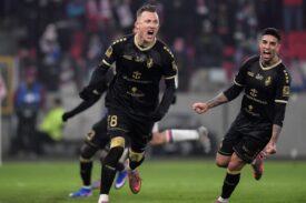 Fredrik Ulvestad cieszy się z gola w meczu z Górnikiem