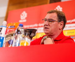 Jan Urban podczas konferencji prasowej