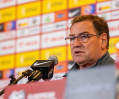 Jan Urban na konferencji prasowej