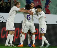 Fiorentina cieszy się z gola w meczu z Cremonese