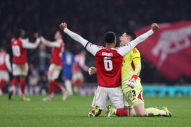 Cieszący się ze zwycięstwa piłkarze Arsenalu