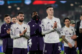 Benjamin Sesko i piłkarze Manchesteru United
