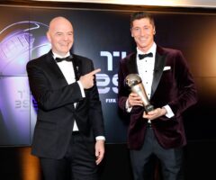 Robert Lewandowski i Gianni Infantino