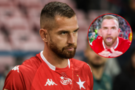 Alan Uryga cieszynka Jordiego Sancheza