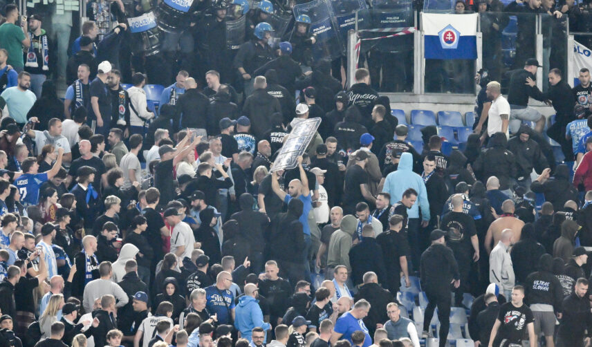 Afera z polskimi kibicami na meczu Roma - Slovan